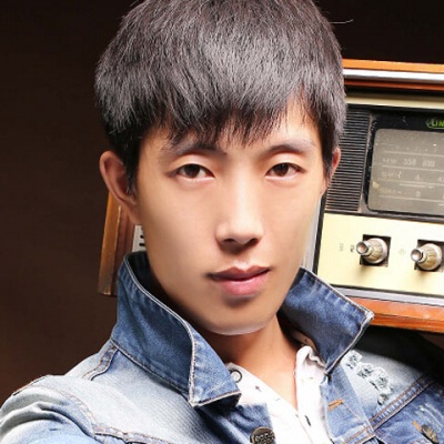 雷一鸣,1985年出生美丽的吉林长春市,中国流行男歌手.