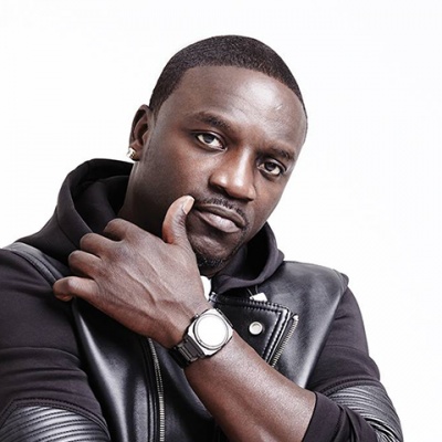 akon(阿肯),美国著名r&b,嘻哈歌手,音乐制作人,出生于非洲