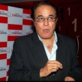Harish Bhimani、Ravindra Sathe