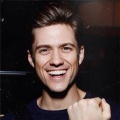 Aaron Tveit、Cinco Paul