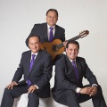 Los Panchos、Roberto Cantoral