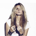 Kate Elsworth、Dirty South、Thomas Gold - Alive (Xaurn混音版)