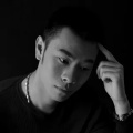 何颢、何颢 - 衬衫上的口红印
