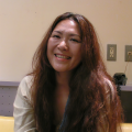 山根麻以