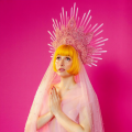 Tessa Violet、Yacht Money - YES MOM