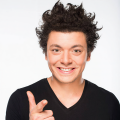 Kev Adams、Pasang Lama
