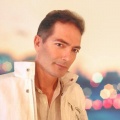 Leo de la Rosa、Maneela