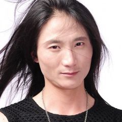 张敬,华语男歌手,16岁进入专业演出团体,师从多位艺术团团长学习,后以