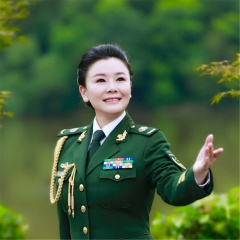 歌手 陈明华陈明华,硕士研究生,国家一级演员,中国音乐家协会会员