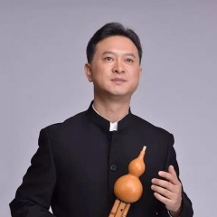 歌手 李春华李春华,作为青年葫芦丝演奏家,教育家,作曲家,国家一级