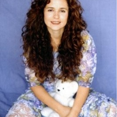 nicolette larson