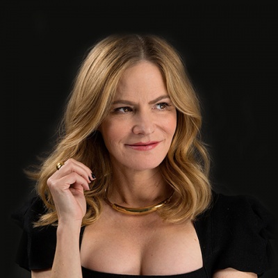 Jennifer Jason Leigh