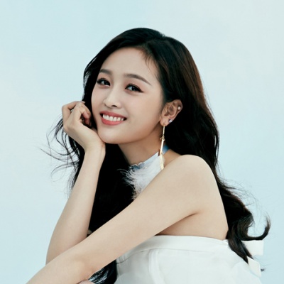 火箭少女101吴宣仪、杨蕊菡、罗智仪、王亦然、罗怡恬、吴茜 - 我又初恋了 (Live)