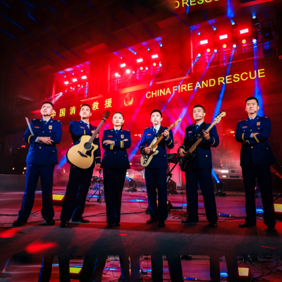 蓝乐队资料,蓝乐队最新歌曲,蓝乐队MV视频,蓝乐队音乐专辑,蓝乐队好听的歌