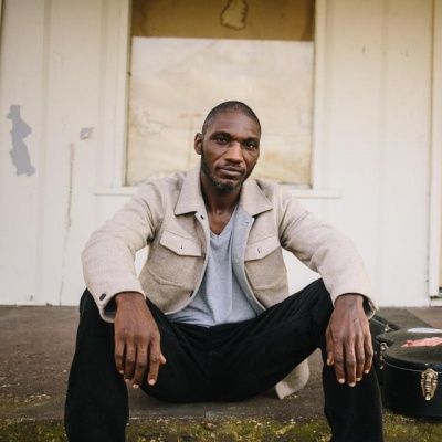 Cedric Burnside、Tierinii Jackson、Sharde Thomas-Malloy