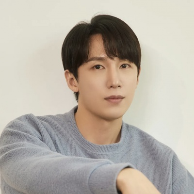 이정욱、李玄