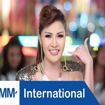 หญิงลี ศรีจุมพล