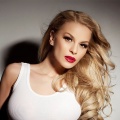 Desi Slava、Lorena