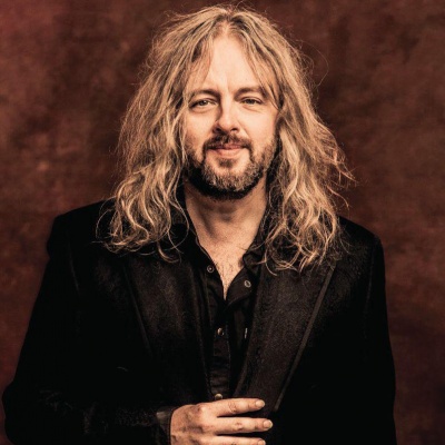 the black mountain male chorus、Troy Donockley